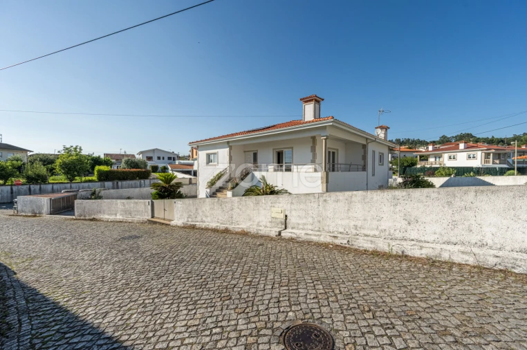 Moradia T5 para Venda em Santo Tirso, Couto (Santa Cristina e São Miguel) e Burgães Foto 4