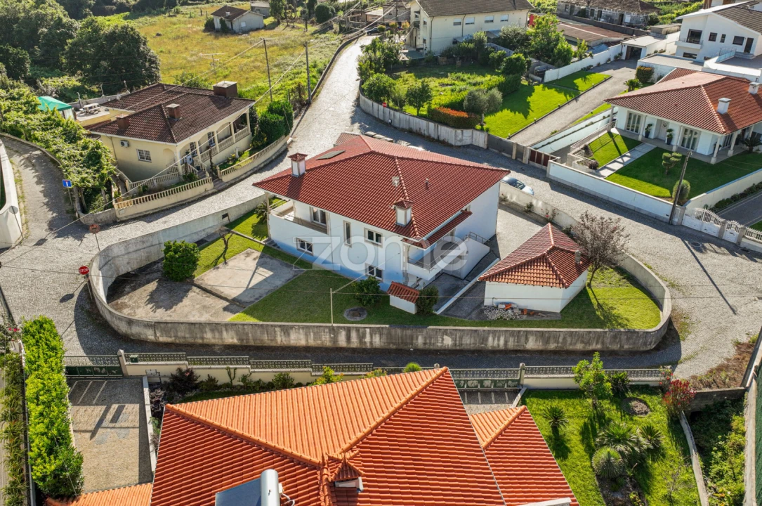 Moradia T5 para Venda em Santo Tirso, Couto (Santa Cristina e São Miguel) e Burgães Foto 3