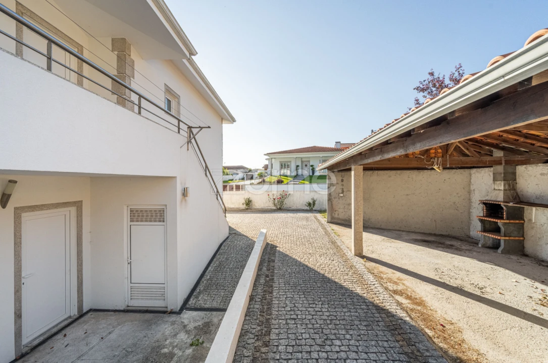 Moradia T5 para Venda em Santo Tirso, Couto (Santa Cristina e São Miguel) e Burgães Foto 25