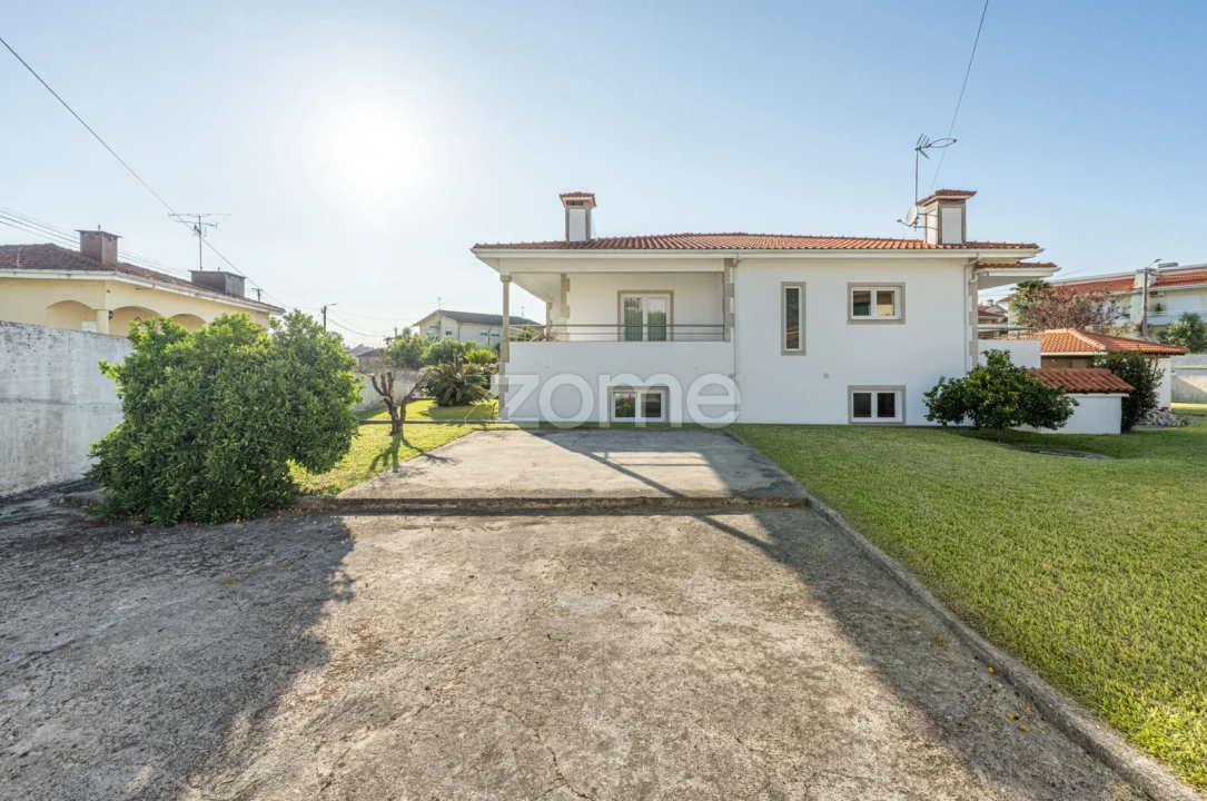 Moradia T5 para Venda em Santo Tirso, Couto (Santa Cristina e São Miguel) e Burgães Foto 13