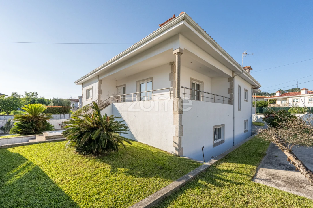 Moradia T5 para Venda em Santo Tirso, Couto (Santa Cristina e São Miguel) e Burgães Foto 14