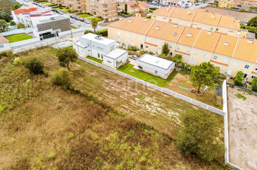 Terreno para Venda em Gulpilhares e Valadares Foto 3