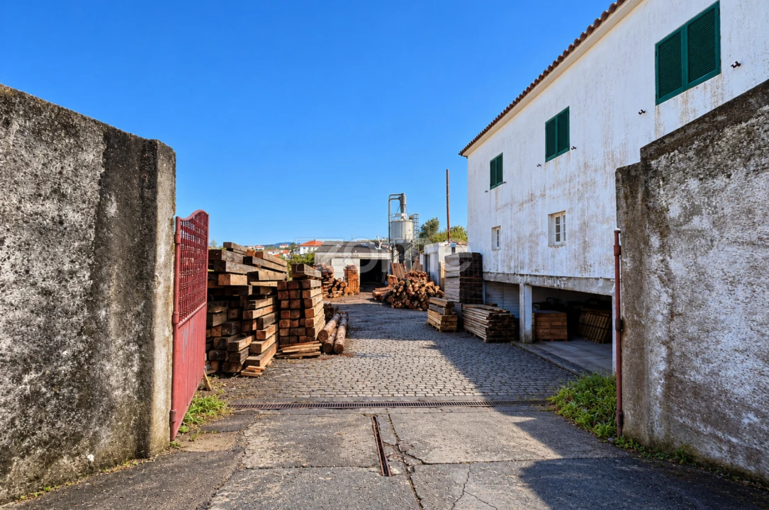 Moradia T4 para Venda em Rabo de Peixe Foto 3