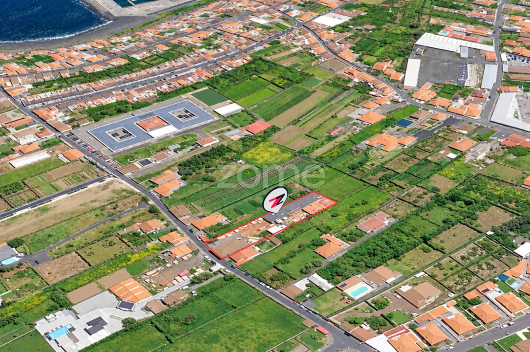 Moradia T4 para Venda em Rabo de Peixe Foto 22