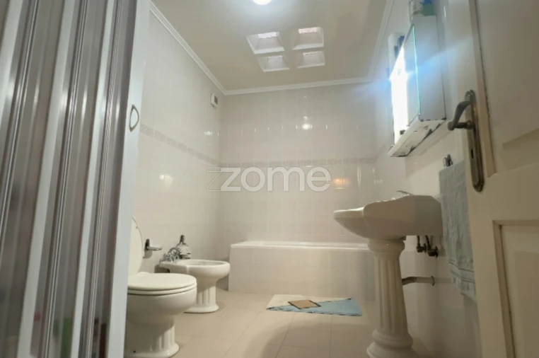 Moradia T4 para Venda em Rabo de Peixe Foto 14