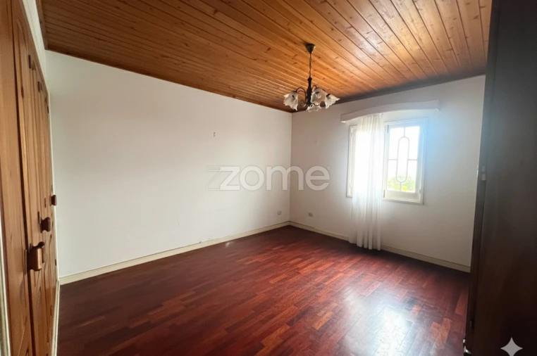 Moradia T4 para Venda em Rabo de Peixe Foto 5