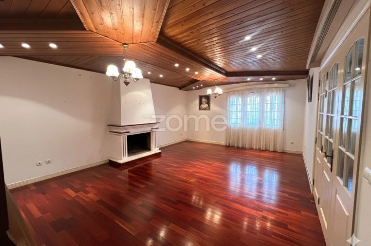 Moradia T4 para Venda em Rabo de Peixe Foto 11