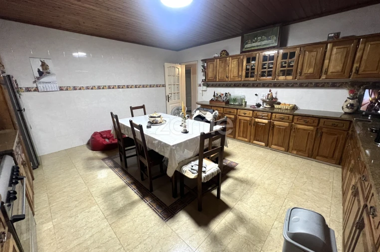 Moradia T4 para Venda em Rabo de Peixe Foto 16