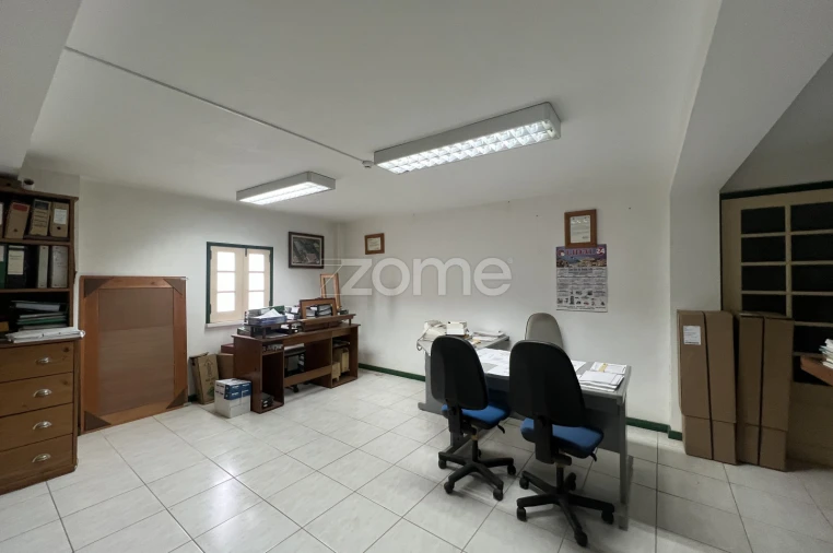 Moradia T4 para Venda em Rabo de Peixe Foto 29