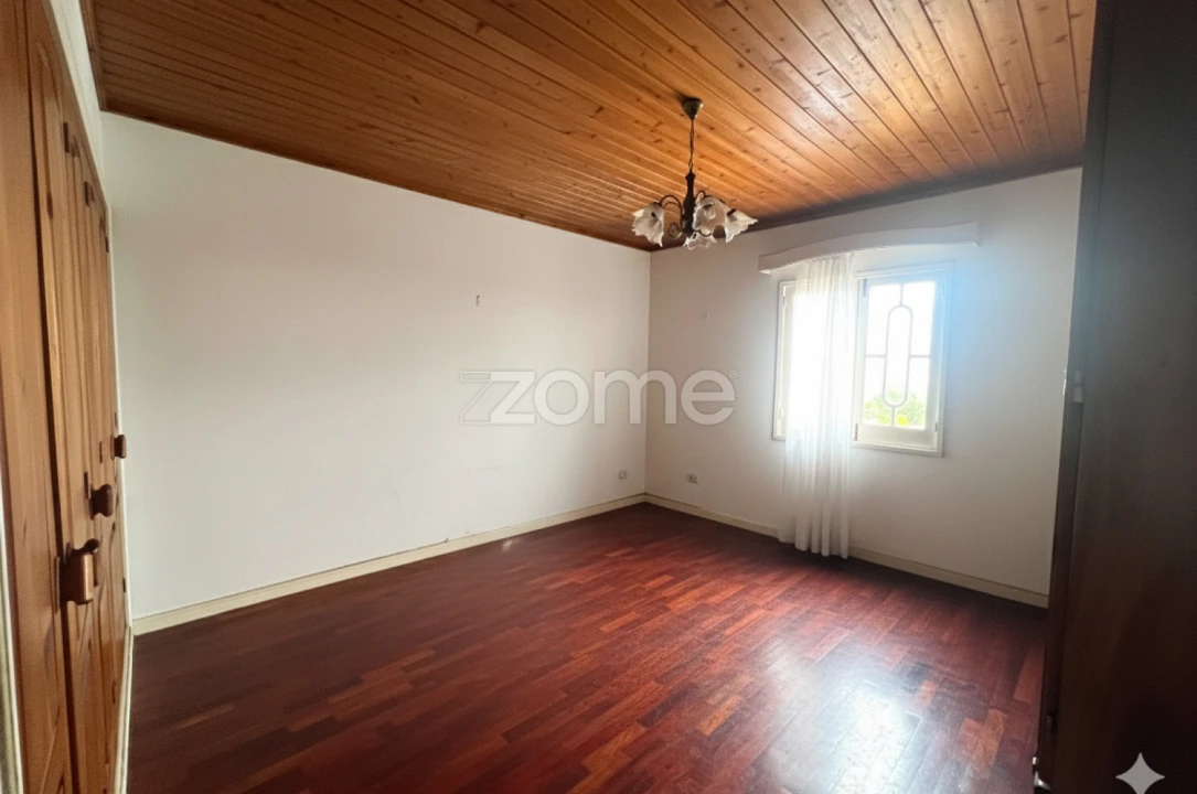 Moradia T4 para Venda em Rabo de Peixe Foto 5