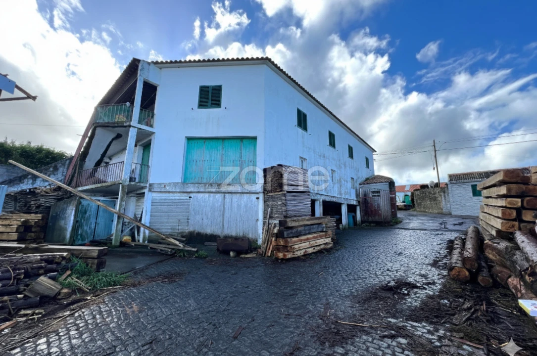 Moradia T4 para Venda em Rabo de Peixe Foto 22