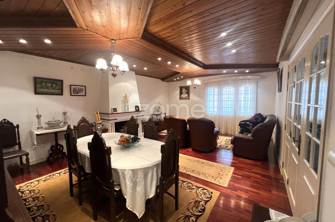 Moradia T4 para Venda em Rabo de Peixe Foto 10