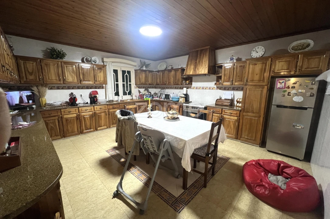 Moradia T4 para Venda em Rabo de Peixe Foto 17