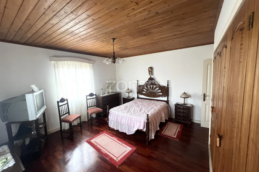 Moradia T4 para Venda em Rabo de Peixe Foto 3