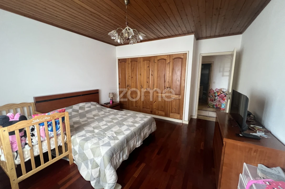 Moradia T4 para Venda em Rabo de Peixe Foto 8