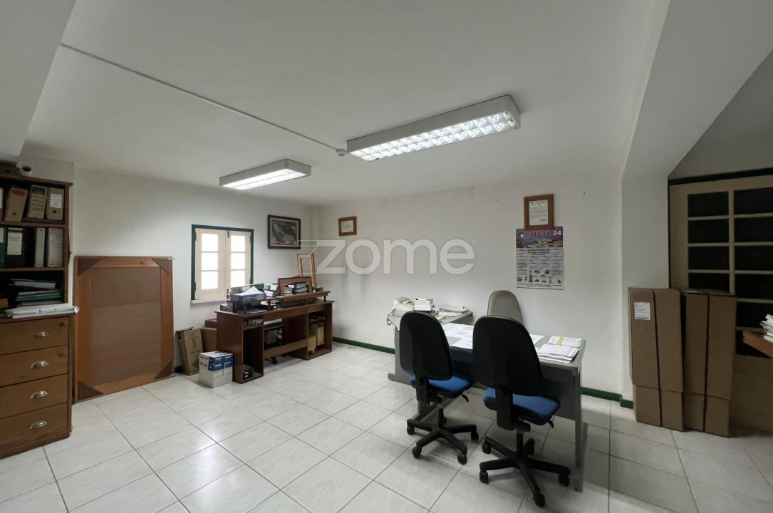 Moradia T4 para Venda em Rabo de Peixe Foto 29