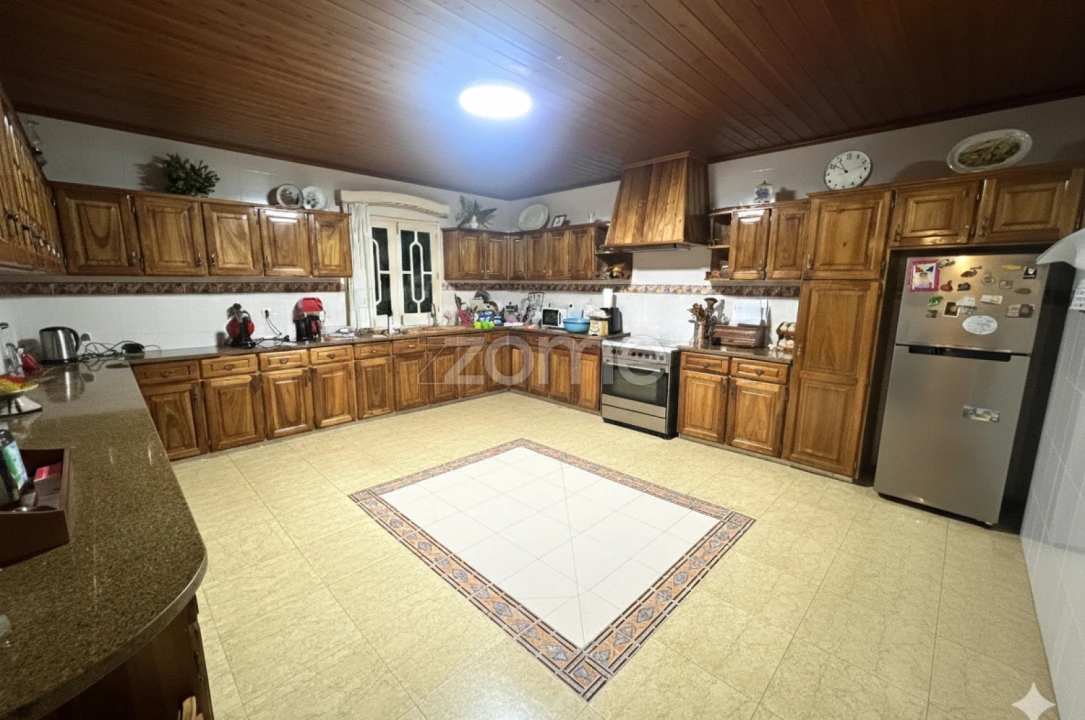 Moradia T4 para Venda em Rabo de Peixe Foto 18