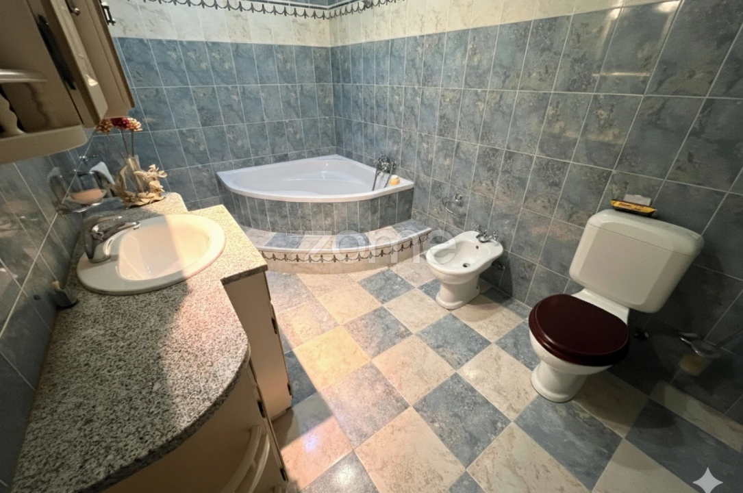 Moradia T4 para Venda em Rabo de Peixe Foto 13