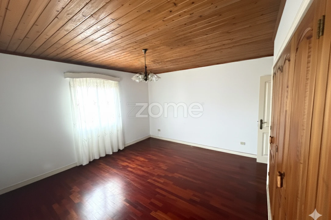 Moradia T4 para Venda em Rabo de Peixe Foto 4