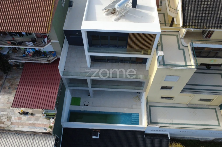 Moradia T9 para Venda em Loures Foto 24
