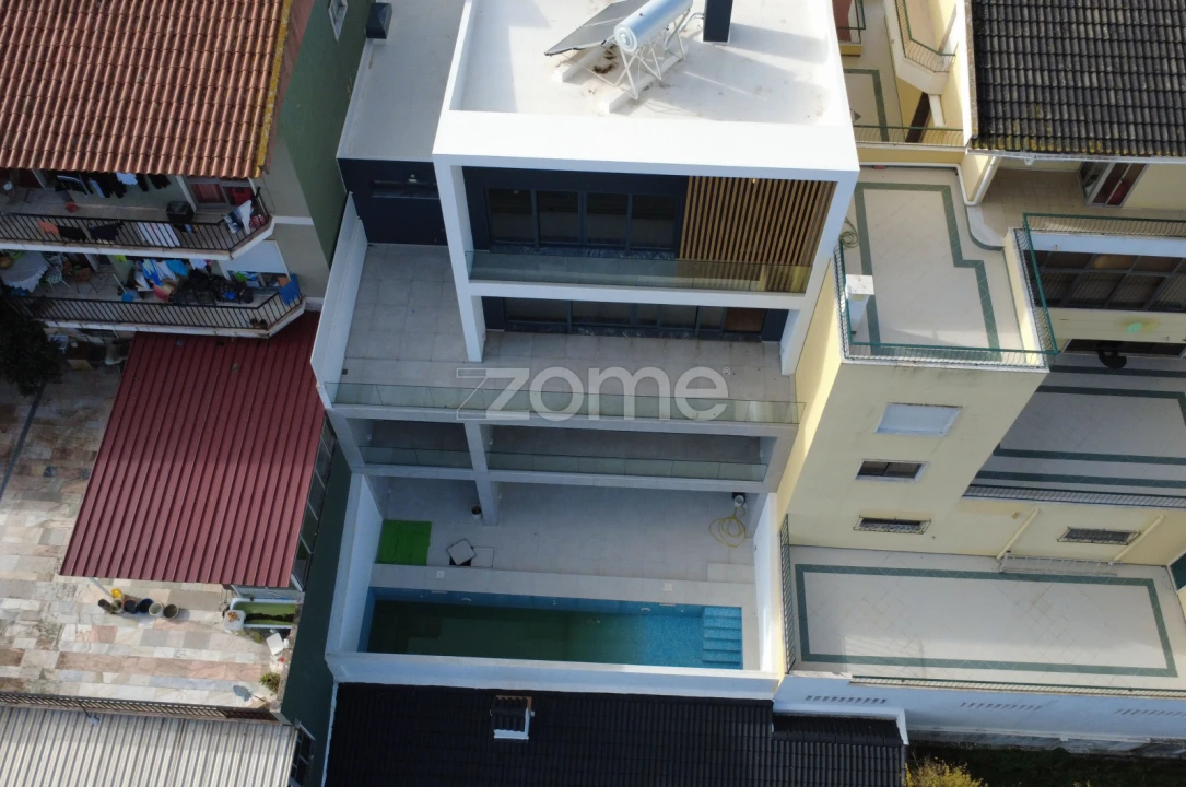 Moradia T9 para Venda em Loures Foto 24