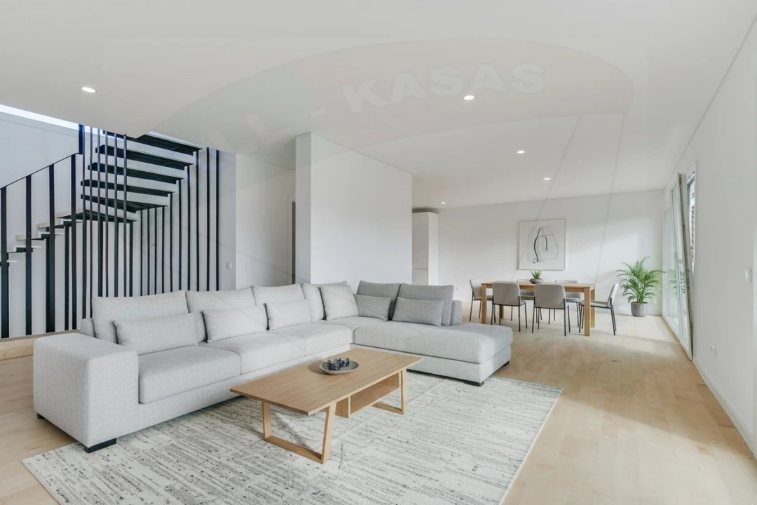 Moradia T4 para Venda em Pontinha e Famões Foto 11