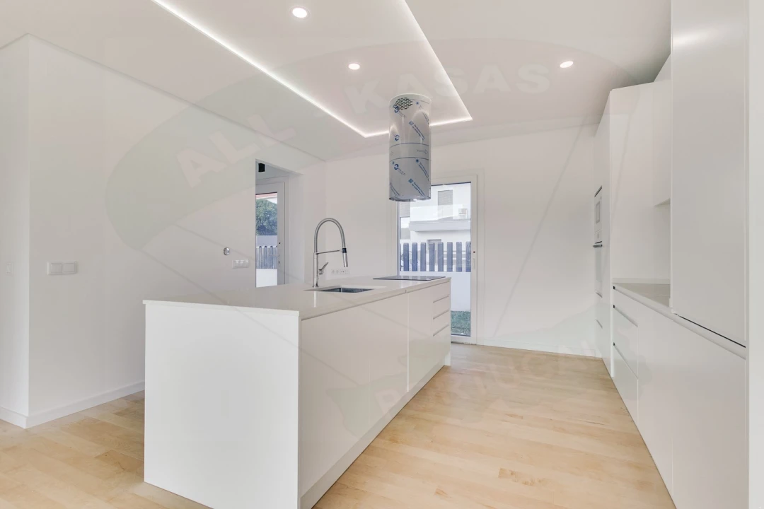 Moradia T4 para Venda em Pontinha e Famões Foto 12