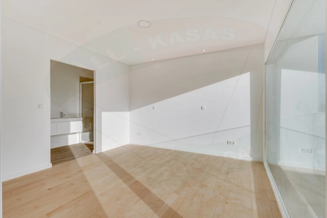 Moradia T4 para Venda em Pontinha e Famões Foto 24