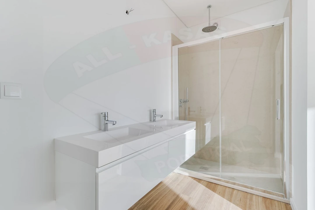 Moradia T4 para Venda em Pontinha e Famões Foto 26