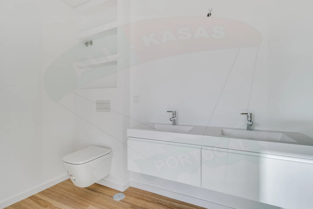 Moradia T4 para Venda em Pontinha e Famões Foto 27