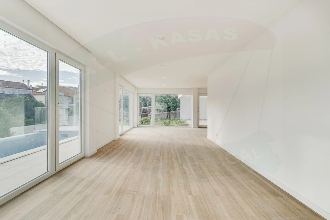 Moradia T4 para Venda em Pontinha e Famões Foto 35