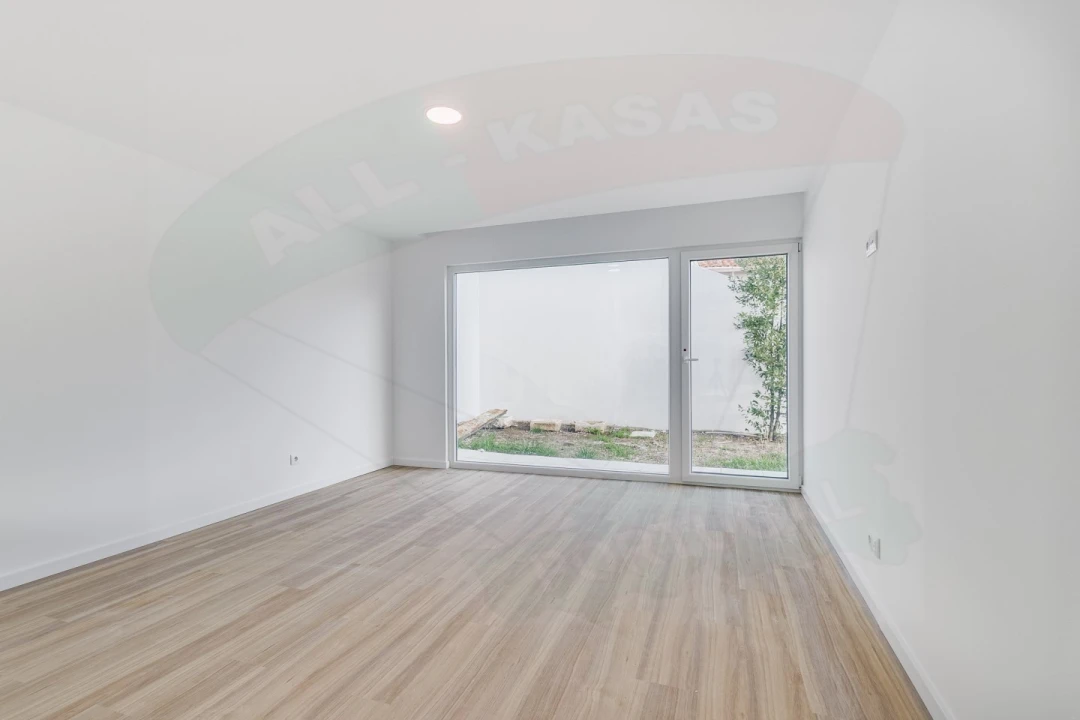 Moradia T4 para Venda em Pontinha e Famões Foto 36