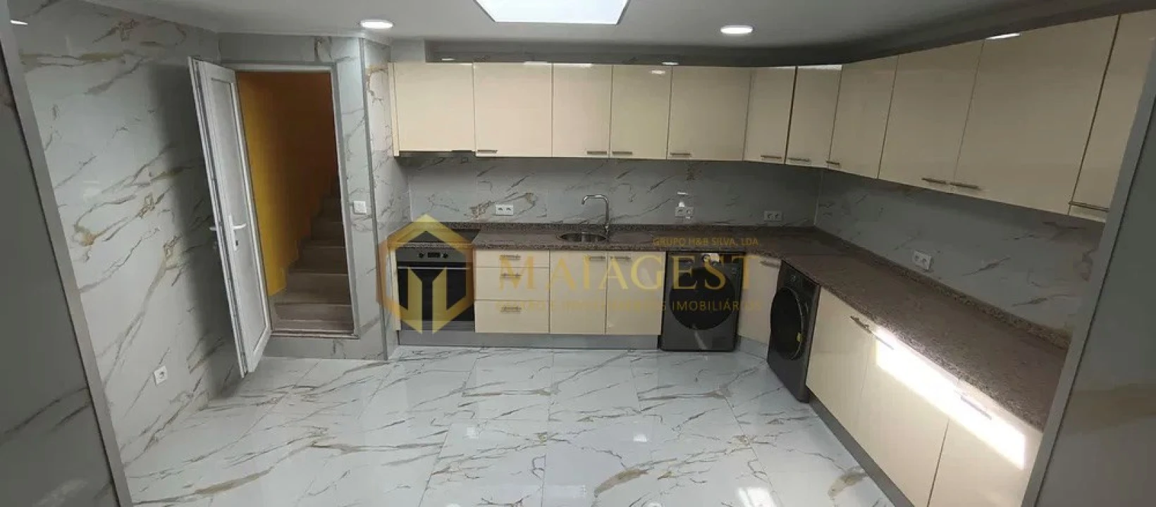 Moradia T5 para Venda em Campanhã Foto 1