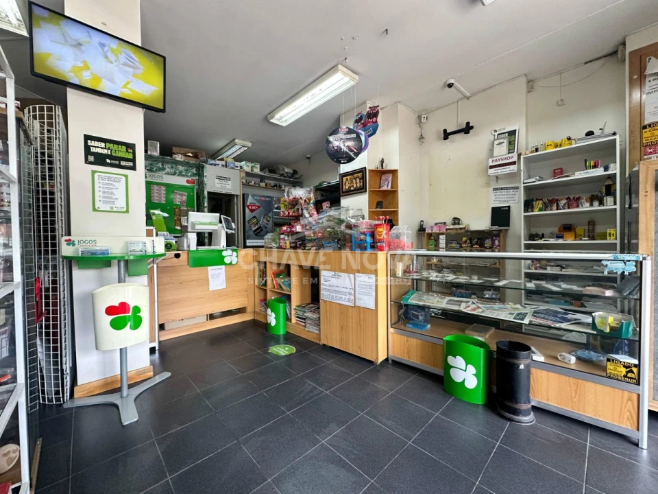 Loja para Trespasse em Pedrouços Foto 1