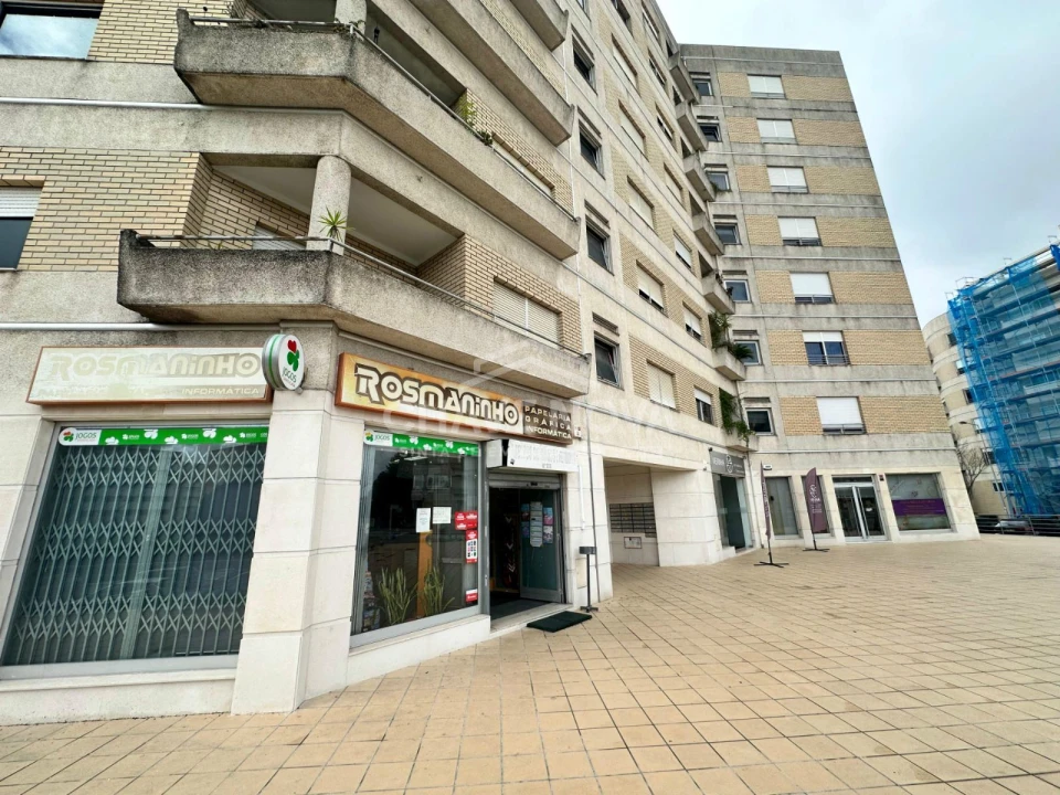 Loja para Trespasse em Pedrouços Foto 10