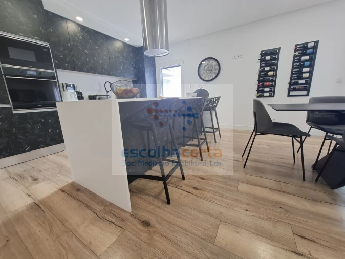 Moradia T4 para Venda em Azeitão (São Lourenço e São Simão) Foto 10