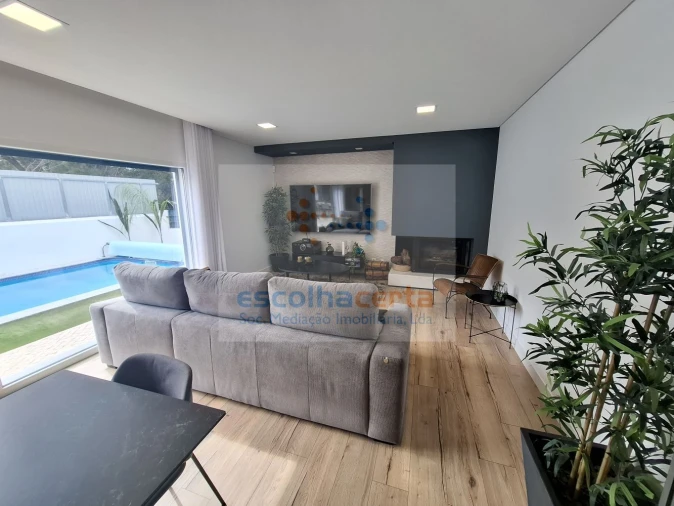 Moradia T4 para Venda em Azeitão (São Lourenço e São Simão) Foto 2