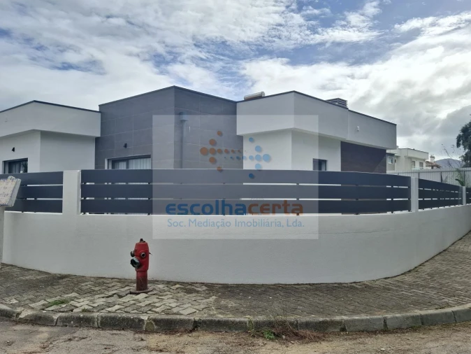 Moradia T4 para Venda em Azeitão (São Lourenço e São Simão) Foto 46