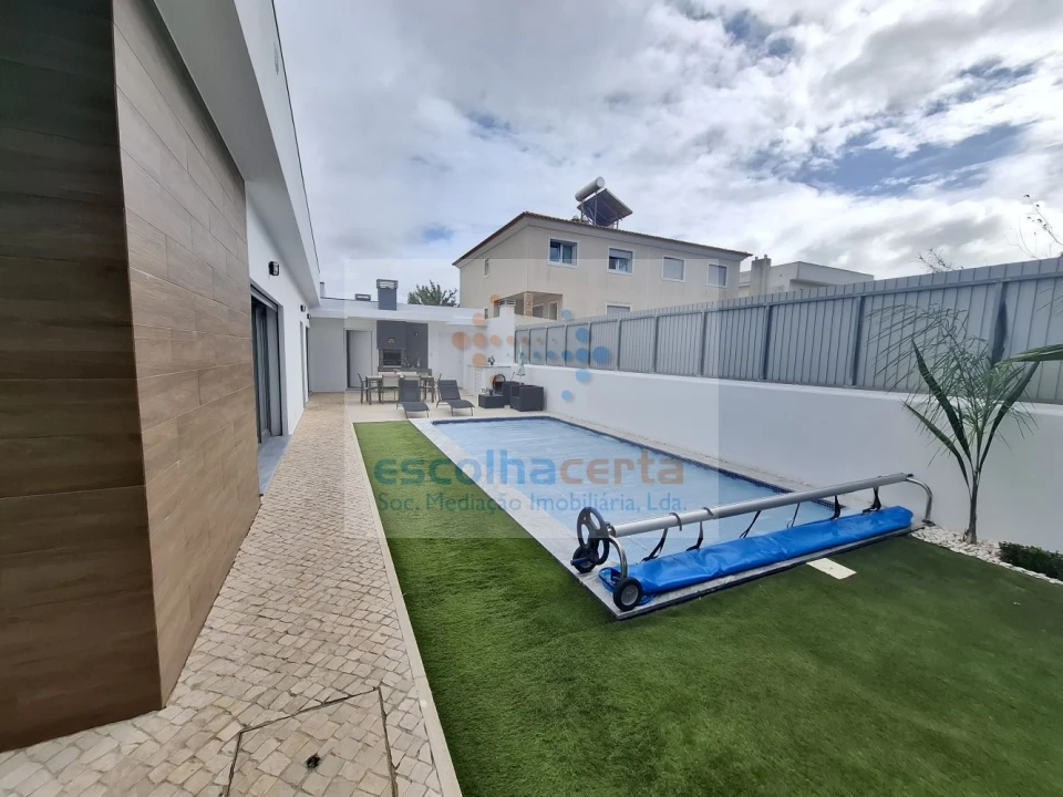 Moradia T4 para Venda em Azeitão (São Lourenço e São Simão) Foto 39