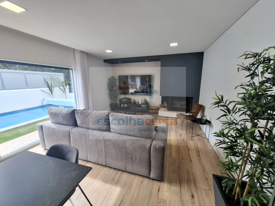 Moradia T4 para Venda em Azeitão (São Lourenço e São Simão) Foto 2