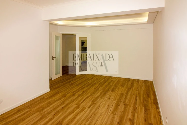 Apartamento T3 para Venda em Almada, Cova da Piedade, Pragal e Cacilhas Foto 7