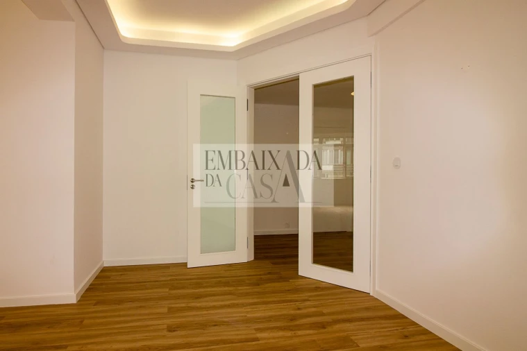 Apartamento T3 para Venda em Almada, Cova da Piedade, Pragal e Cacilhas Foto 8