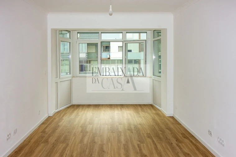 Apartamento T3 para Venda em Almada, Cova da Piedade, Pragal e Cacilhas Foto 2