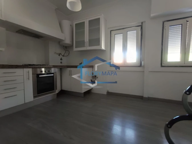 Apartamento T3 para Venda em Alcabideche Foto 2