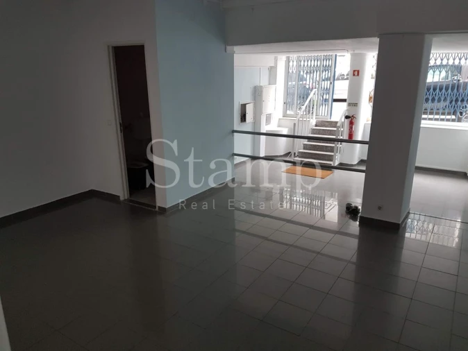 Loja para Venda em Algés, Linda-A-Velha e Cruz Quebrada-Dafundo Foto 1