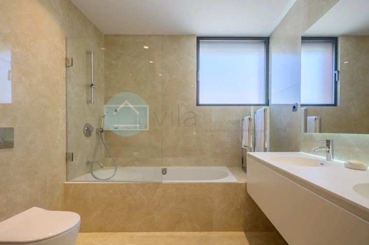 Moradia T4 para Venda em Aldoar, Foz do Douro e Nevogilde Foto 32