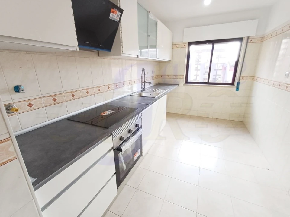 Apartamento T2 para Venda em Algueirão-Mem Martins Foto 2