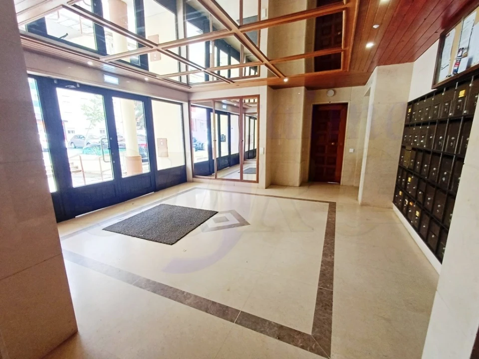 Apartamento T2 para Venda em Algueirão-Mem Martins Foto 17