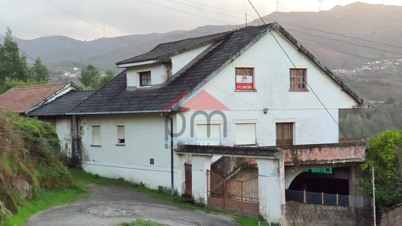 Moradia T5 para Venda em Podame Foto 1