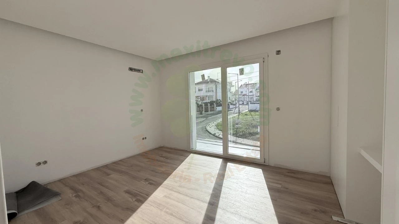 Moradia T4 para Venda em Charneca de Caparica e Sobreda Foto 17